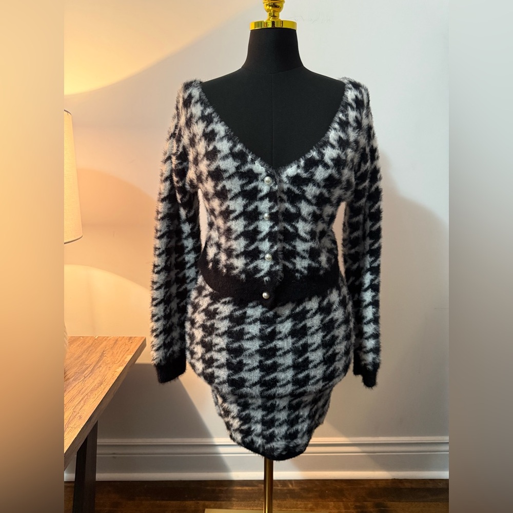 Fashion Nova | two piece houndstooth sweater skirt set | Size L